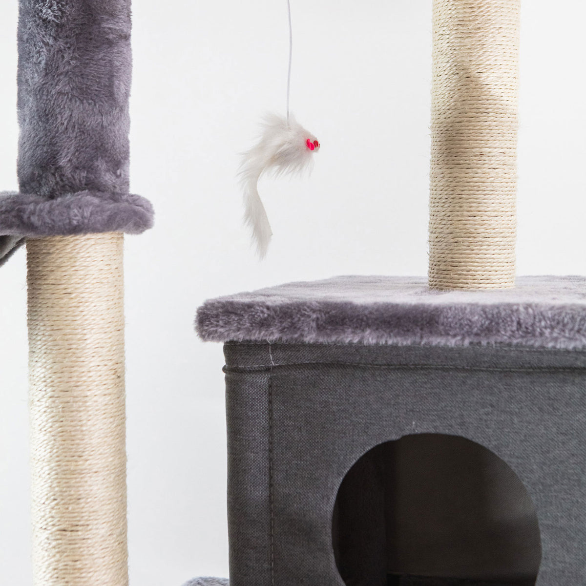 AQPET FRIENDS London Cat Scratcher 48X44X125 Cm H For Cats Game Cat Relax And Fun Toy